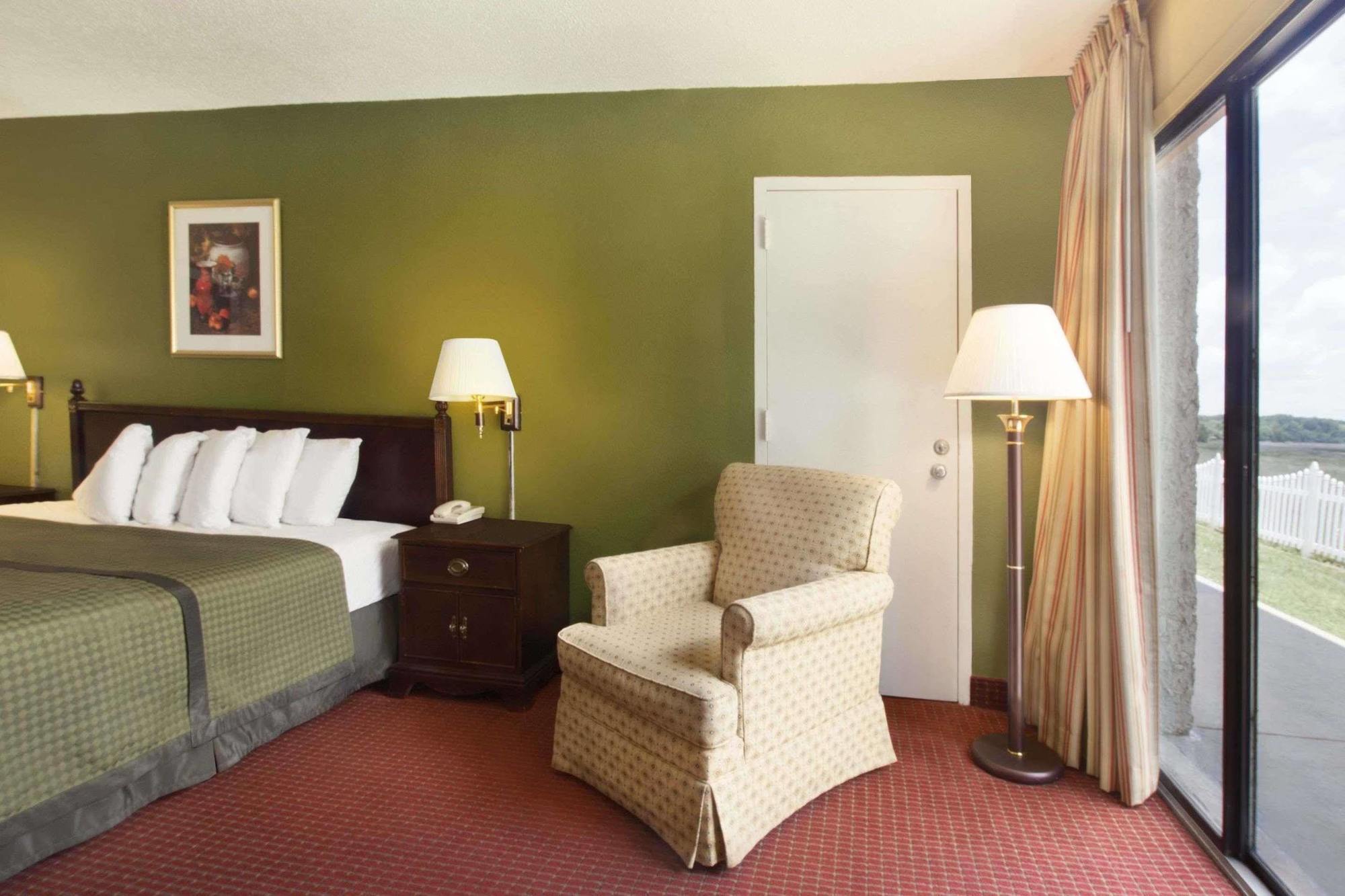 Howard Johnson By Wyndham Beaufort/Parris Island Zewnętrze zdjęcie