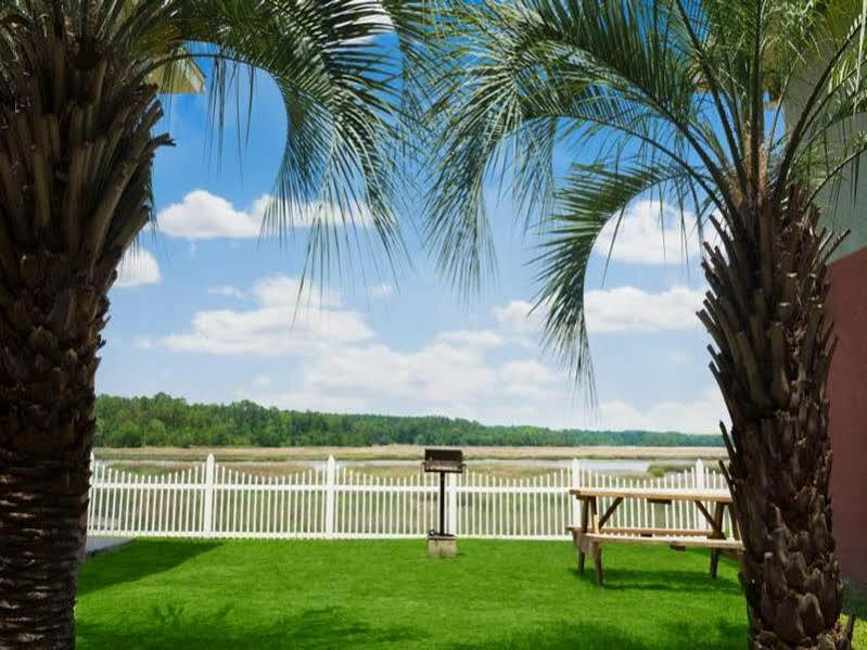 Howard Johnson By Wyndham Beaufort/Parris Island Zewnętrze zdjęcie